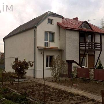 Продаж будинку близько центру