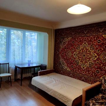 Братиславська вул., 38