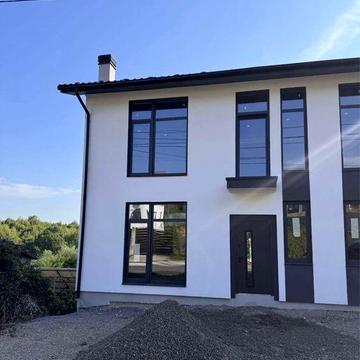 Котедж ,Джерельна , біля лісу