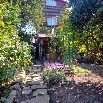 Будинок неподалік центру