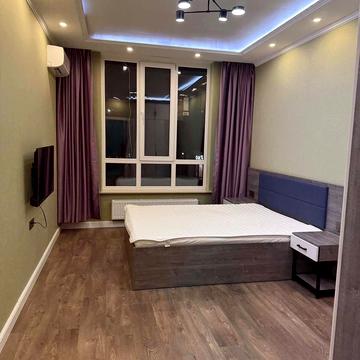 Каховська вул., 56