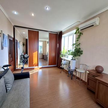 Миколи Міхновського бульв. (Дружби народів), 11