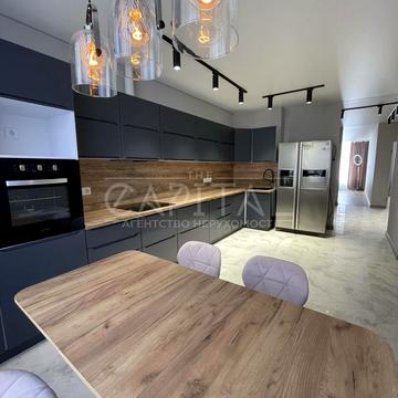 Кадетський Гай вул., 10