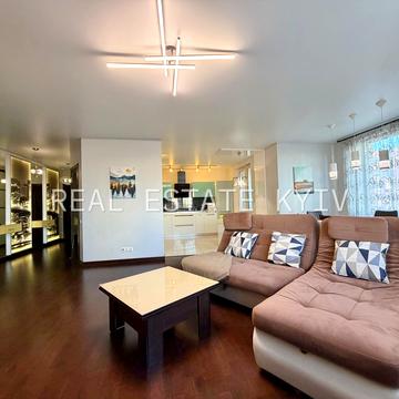 Валерія Лобановського просп. (Червонозоряний), 4-Ж