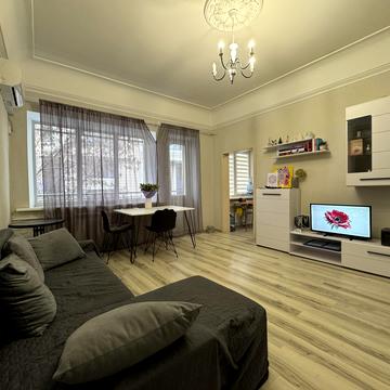 Круглоуніверситетська вул., 2/1