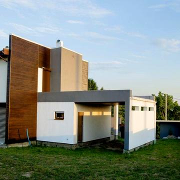 Продаж 2 поверхового будинку з верандою і ділянкою 7 соток,147 кв.м