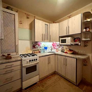 Продам 2 ком квартиру на  проспекте О.Поля!