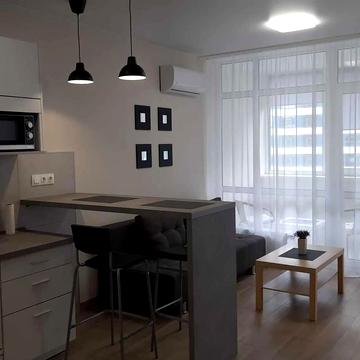 Євгена Сверстюка вул. (Марини Раскової), 6