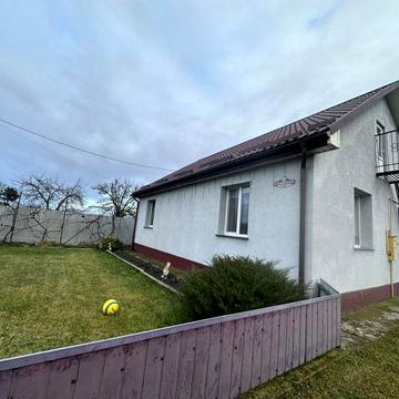 Доглянуте господарство з великою земельною ділянкою