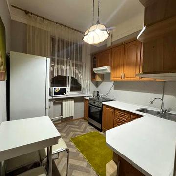 Саксаганського вул., 85