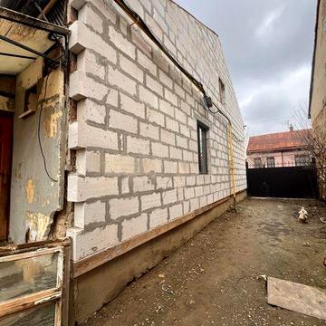 Частина приватного будинку із спільним двором