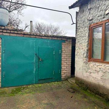 Реконструйований будинок 2016 року з великою ділянкою