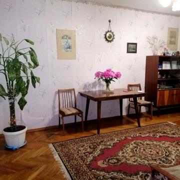 Продається двоповерхова квартира , 3-х кімнатна