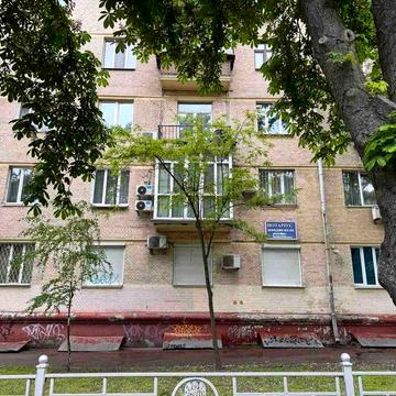 Без комісії. ст.м. Арсенальна, Лавра, вул. Лаврська, буд. 4, сталінка.