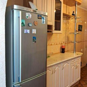 Світла, охайна, велика трикімнатна квартира