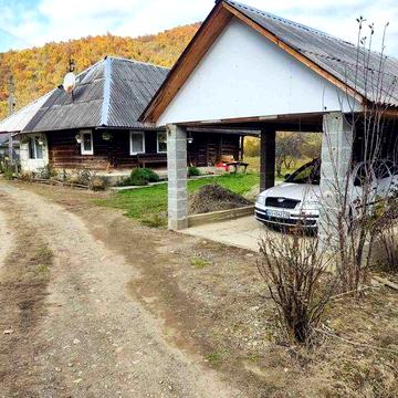 Продається будинок в Карпатах 50 соток. Землі..