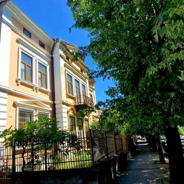 Продається 3-кімнатна квартира.Підходит під житловий сертифікат.