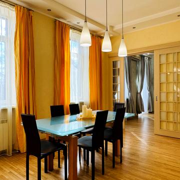 Академіка Богомольця вул., 7/14