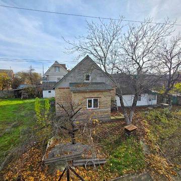 Двостороння ділянка з будівлями — ідеальний варіант під бізнес!