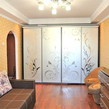 Богатирська вул., 8