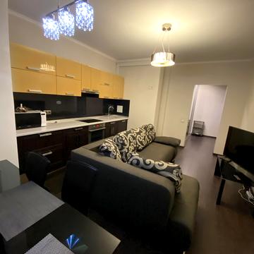 Анни Ахматової вул., 46