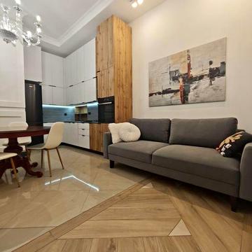 Продаж унікальної квартири в центрі Львова по вул Донцова