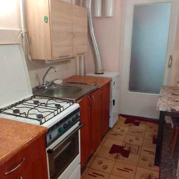 Здам частину будинку на Бедзая,2 кімн, санвузол,своє опалення