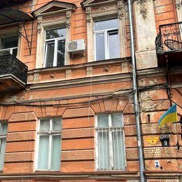 Предлагается большая квартира 10 комнат  на ул. Щепкина.