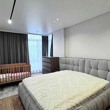 трикімнатна квартира готова до проживання з меблями і технікою