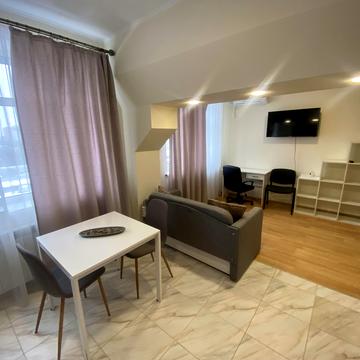 Машинобудівна вул., 41