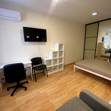 Машинобудівна вул., 41