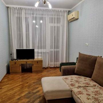 Сдам хорошую 2 к кв, с ремонтом возле метро Масельского