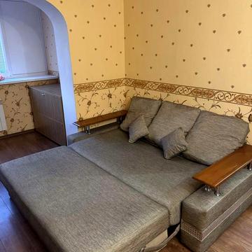 Каштанова вул., 4