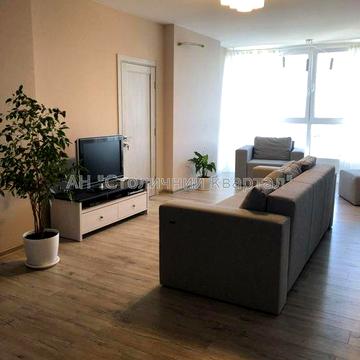 Пропоную купити трикімнатну квартиру на вул. Волинській, 10