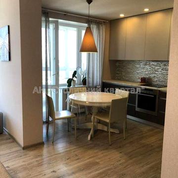 Пропоную купити трикімнатну квартиру на вул. Волинській, 10