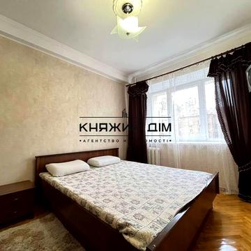 Велика Васильківська вул. (Червоноармійська), 136