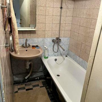 Сдам 2 кв м Студенческая, Валентин. 4000 гр. торг. Военных можно.  .