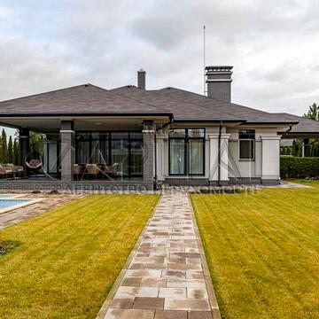 Європейська, 1