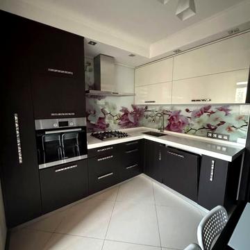 Миру вул., 30