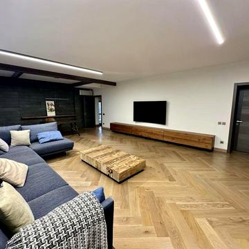 Оренда 5-ти кімнатної квартири 300м2 у центрі міста (можна під офіс)