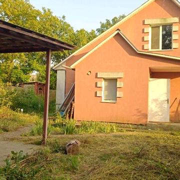 Продаж  будинку в зручному розташуванні