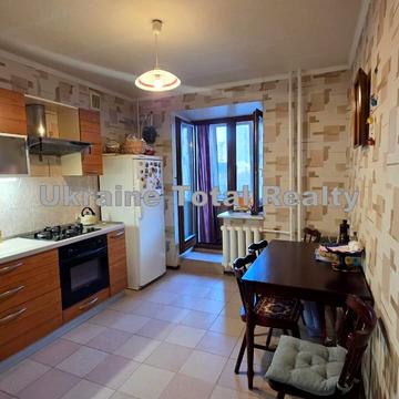 Драгоманова вул., 17