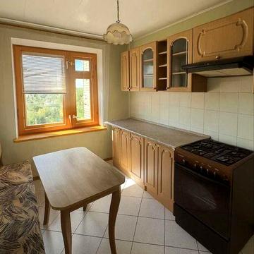 Продам 4 комнатную квартиру рядом метро