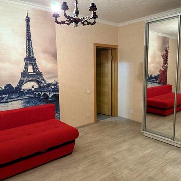 Сдам 2 комнатную с капремонтом Медкомплекс