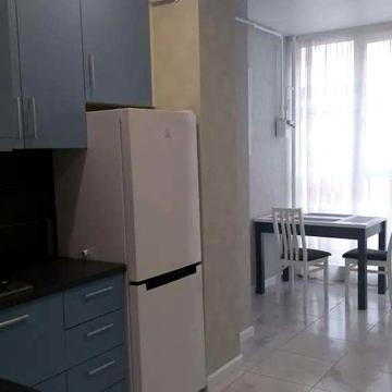 Молодіжна вул., 2