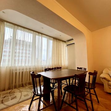 Старонаводницька вул., 8