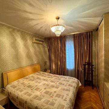 Оренда 3-к квартири. Вул Анни Ахматової 6, Дарницький район. Без %