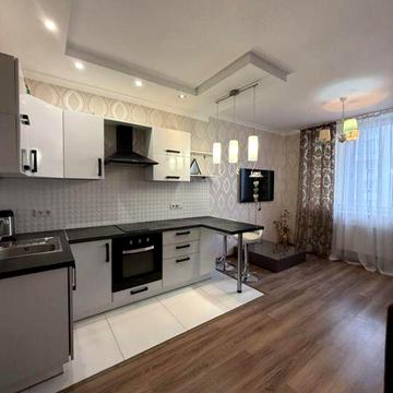 Анни Ахматової вул., 34