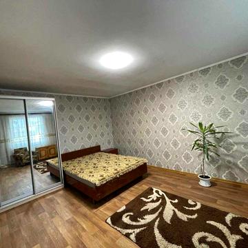 Сдам 1 к.кв.для девушки или пары с. Крюковщина, частный сектор