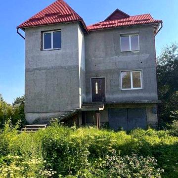 Продається просторий будинок в районі міського озера